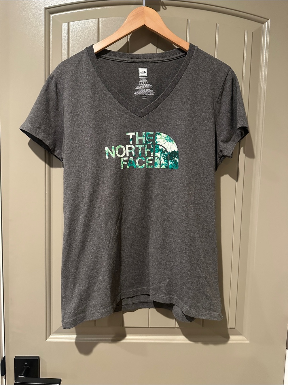 THE NORTH FACE V-Neck Tee L